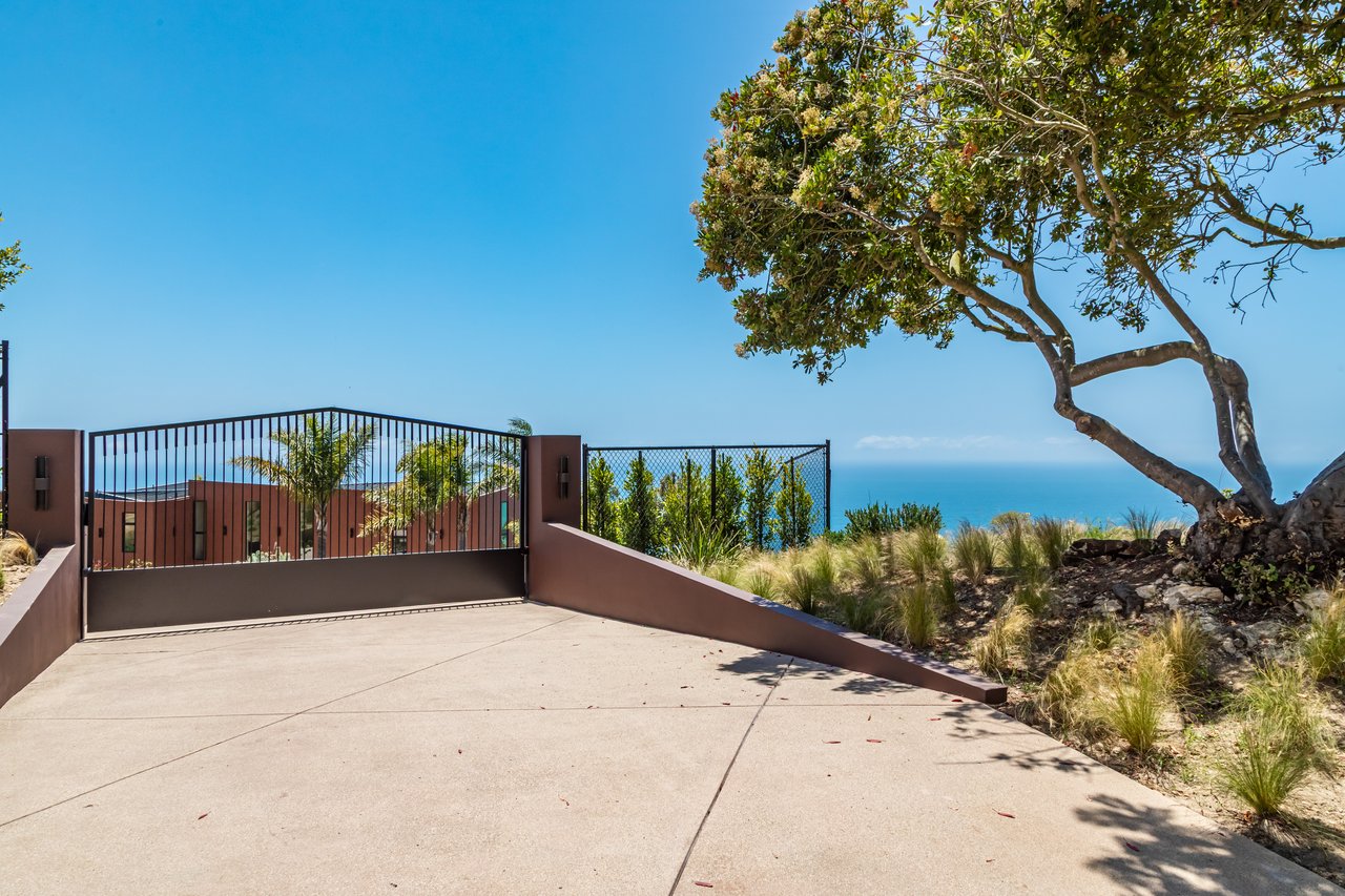4346 Avenida De La Encinal