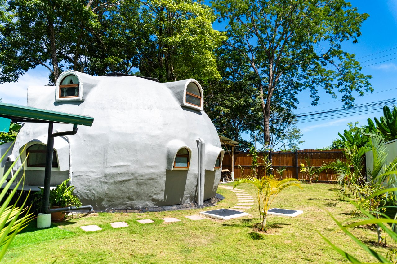 0.07 Acres – Unique 2 Bedroom Dome With Pool Walking Distance To The Beach!!!
