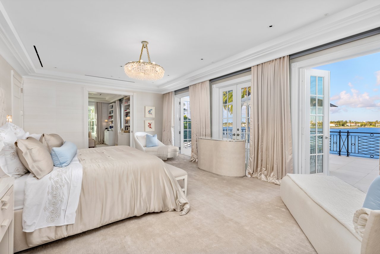 Georgian Waterfront Mansion on Everglades Island