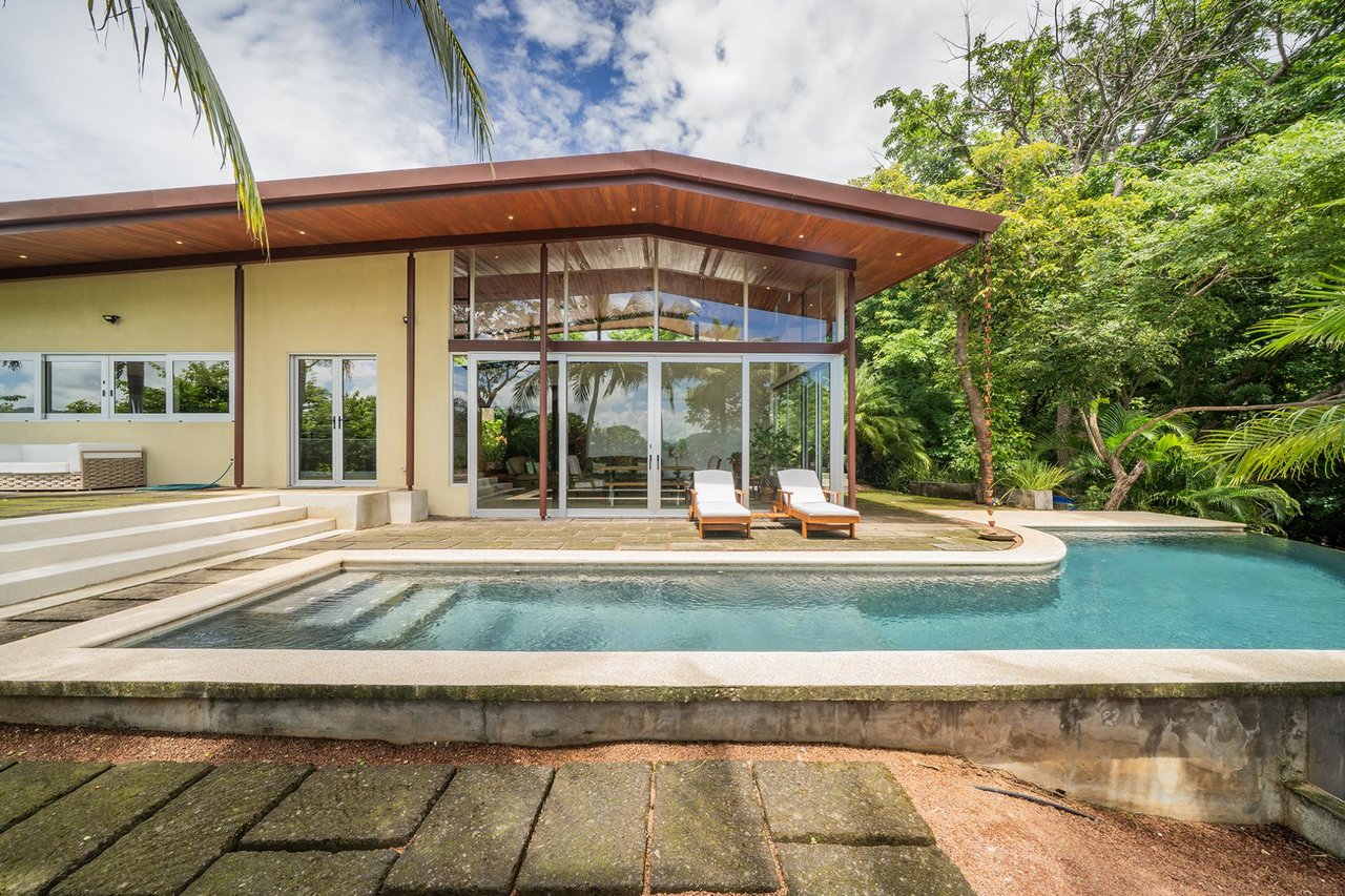 Casa Gracia | Luxury Jungle Retreat with Infinity Pool in Rancho Villareal, Tamarindo