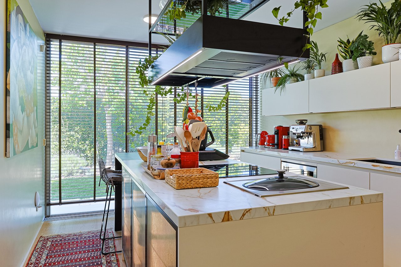 “The Green Villa” – Elegant Luxury Villa with Pool in Carnaxide, Oeiras