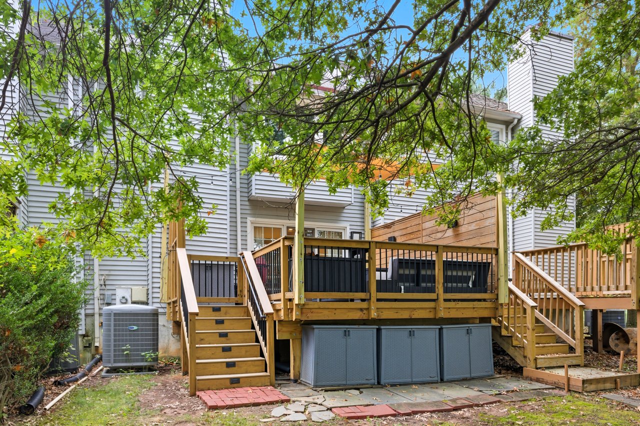 Turnkey 2 Bed Townhome plus Den & Designer Finishes 