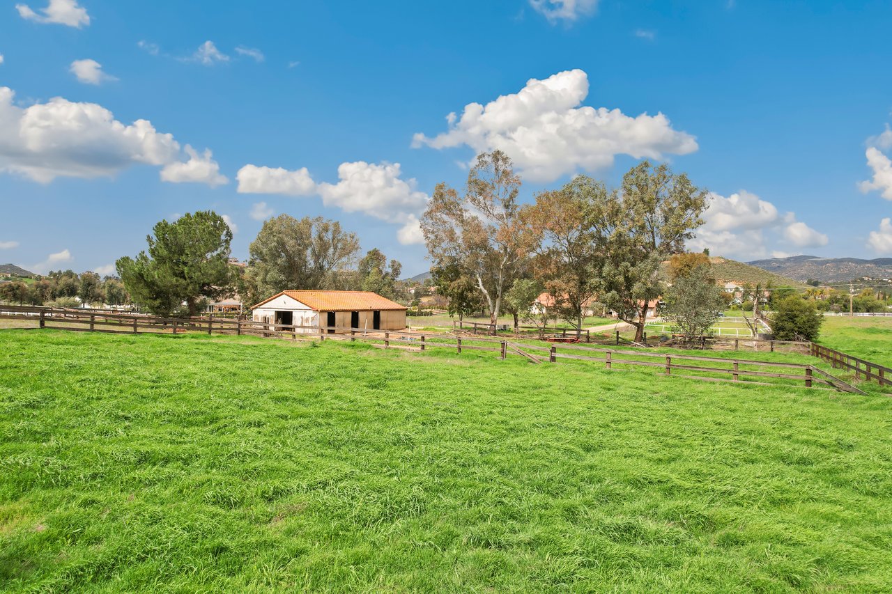 20425 Avenida Castilla
