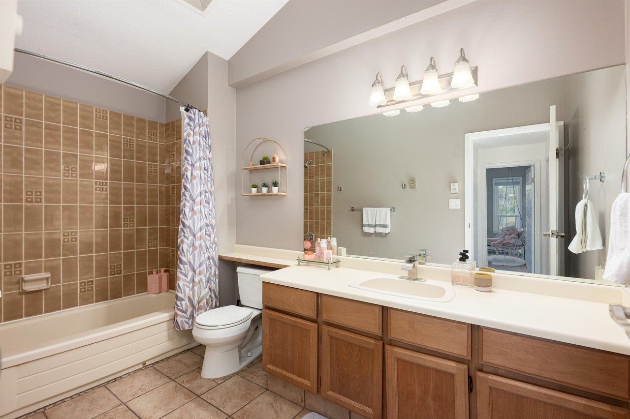 1005 Alpine Pl