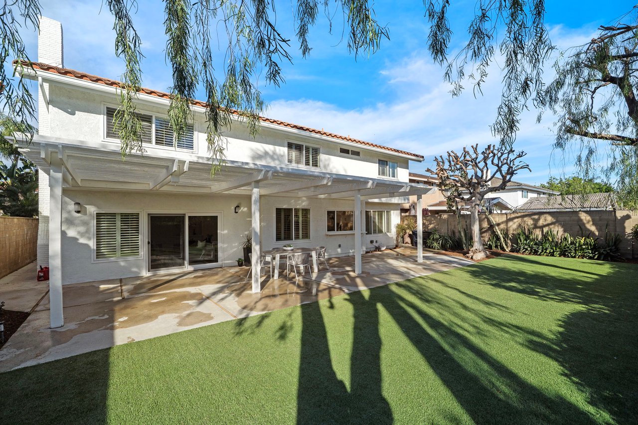 9560 La Amapola Avenue