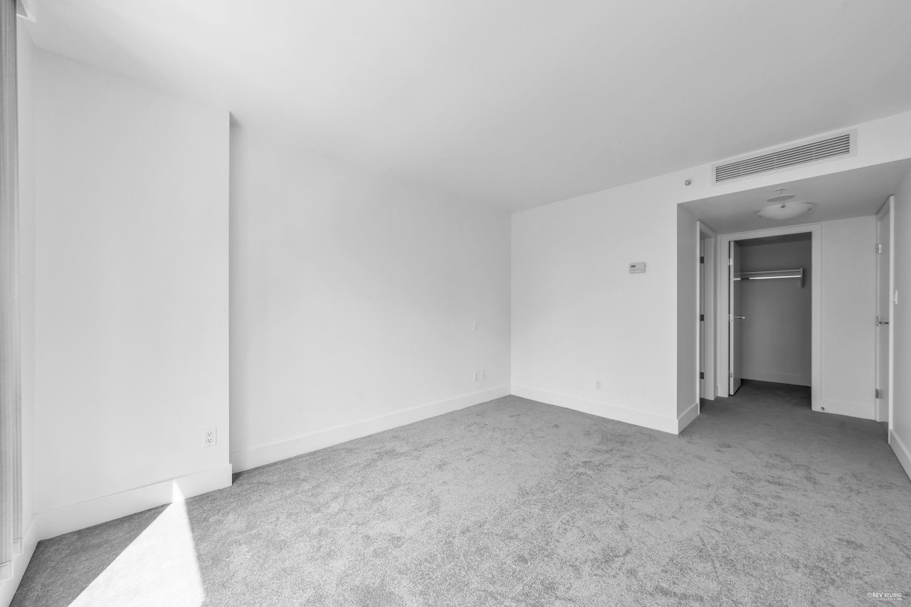 1303-499 Broughton St
