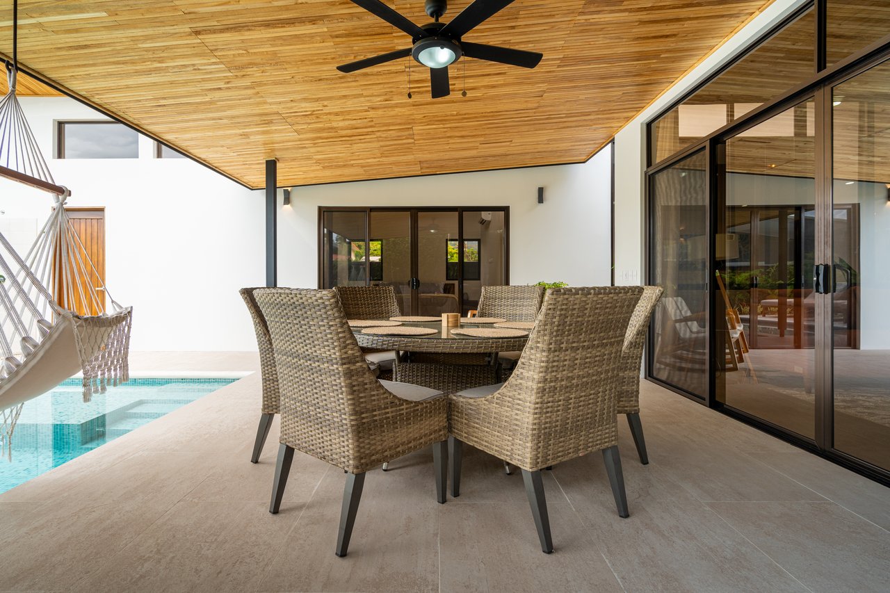 Uvita Tropical Urban Home, New Quality Build!