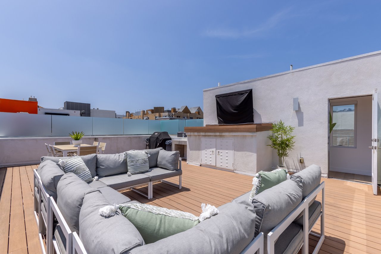 3B/3.5B Designer Home located in Prime Location