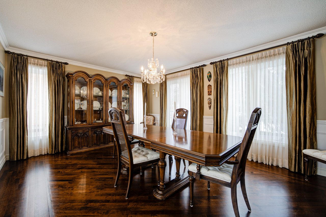 1296 Mapleridge Cres