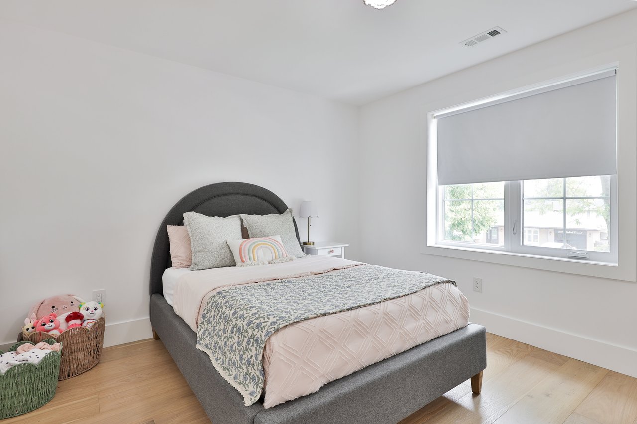 1506 Newlands Crescent, Burlington