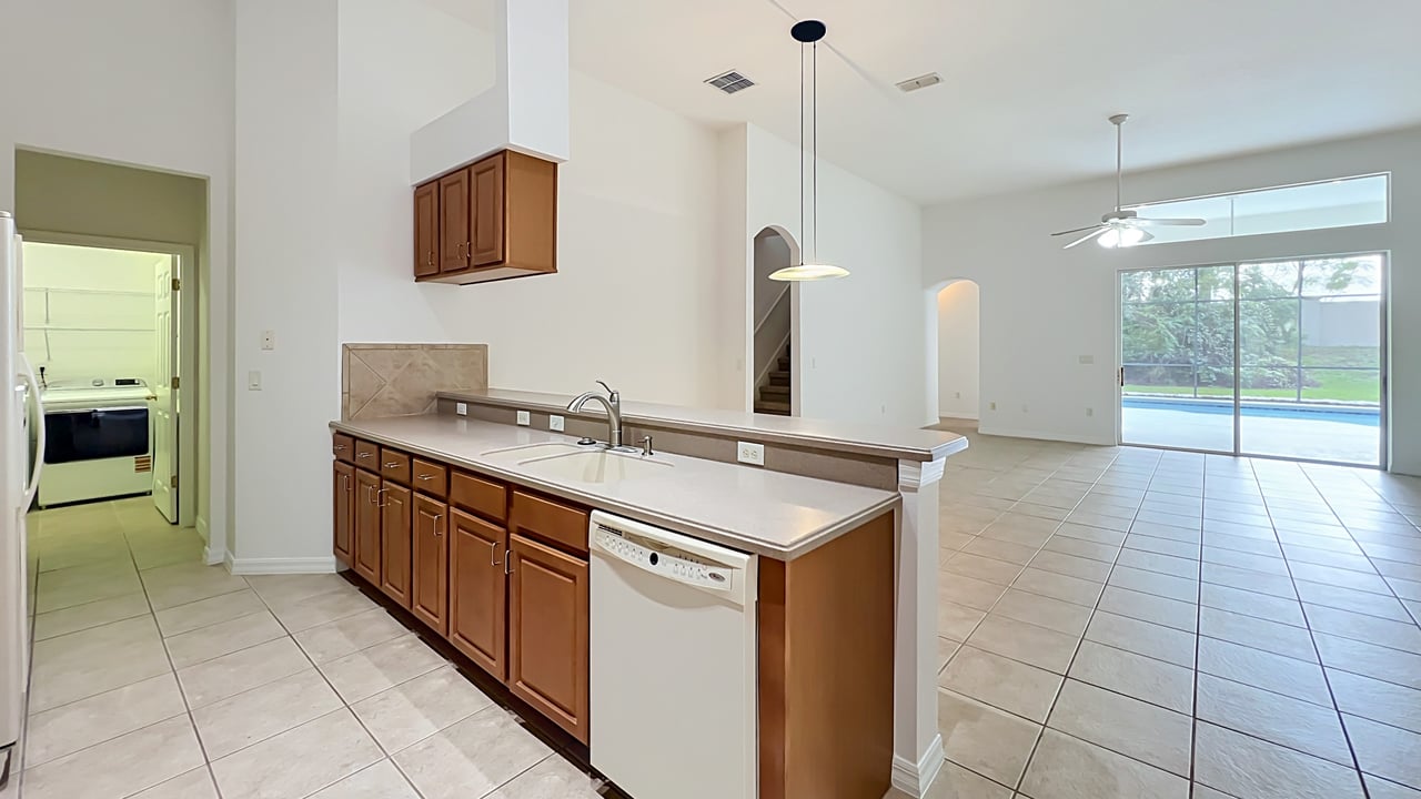 Orlando Vista Lakes 5-Bedroom 4-Bathroom Home and Lifestyle