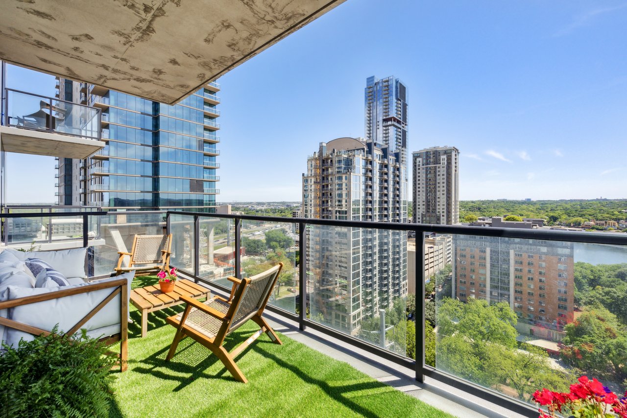 70 Rainey Street, Unit 1402