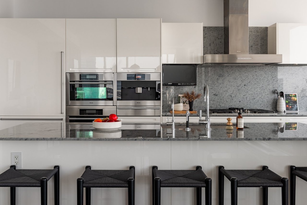 Suite 6104- 180 University Avenue
