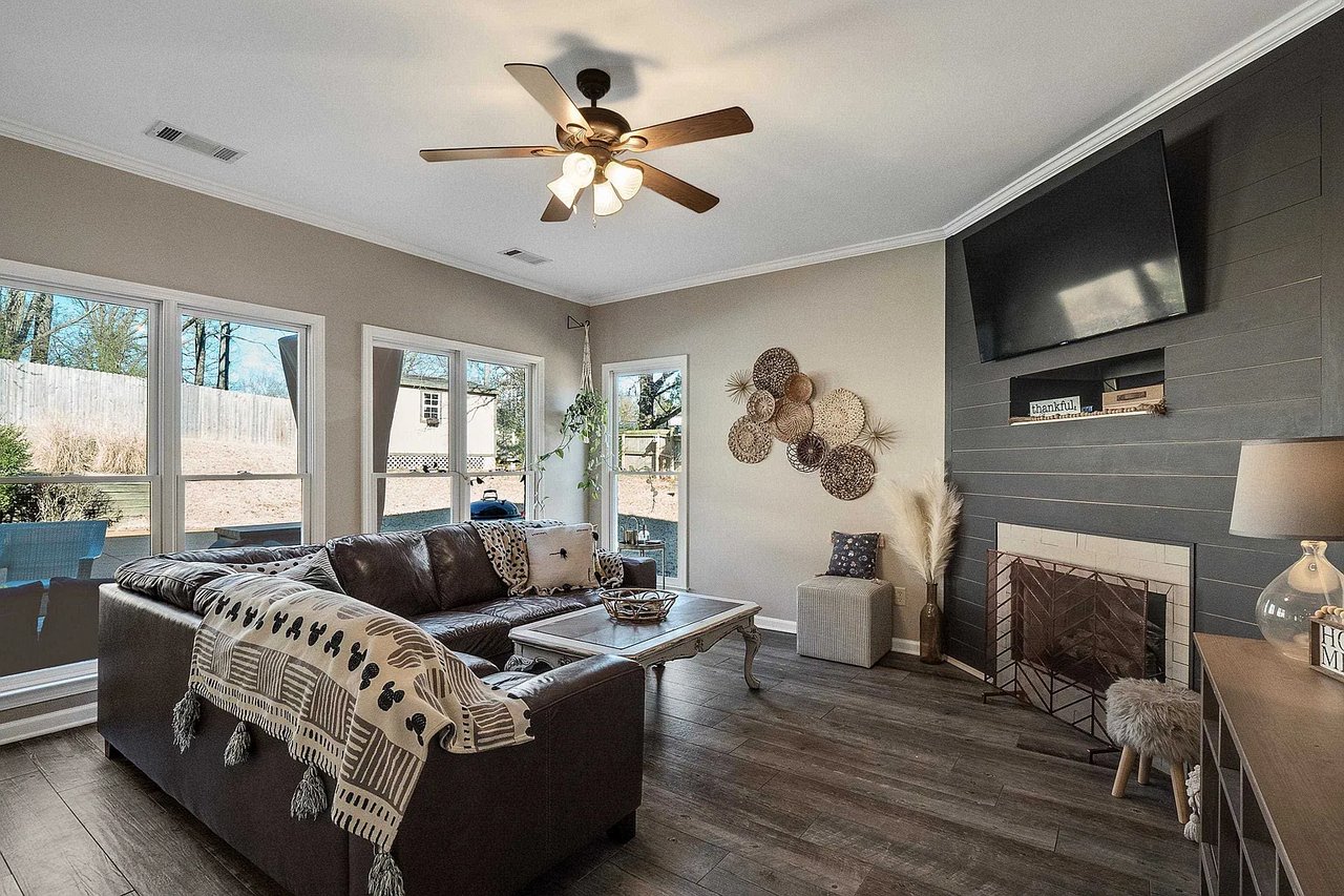 12060 Country Valley Dr