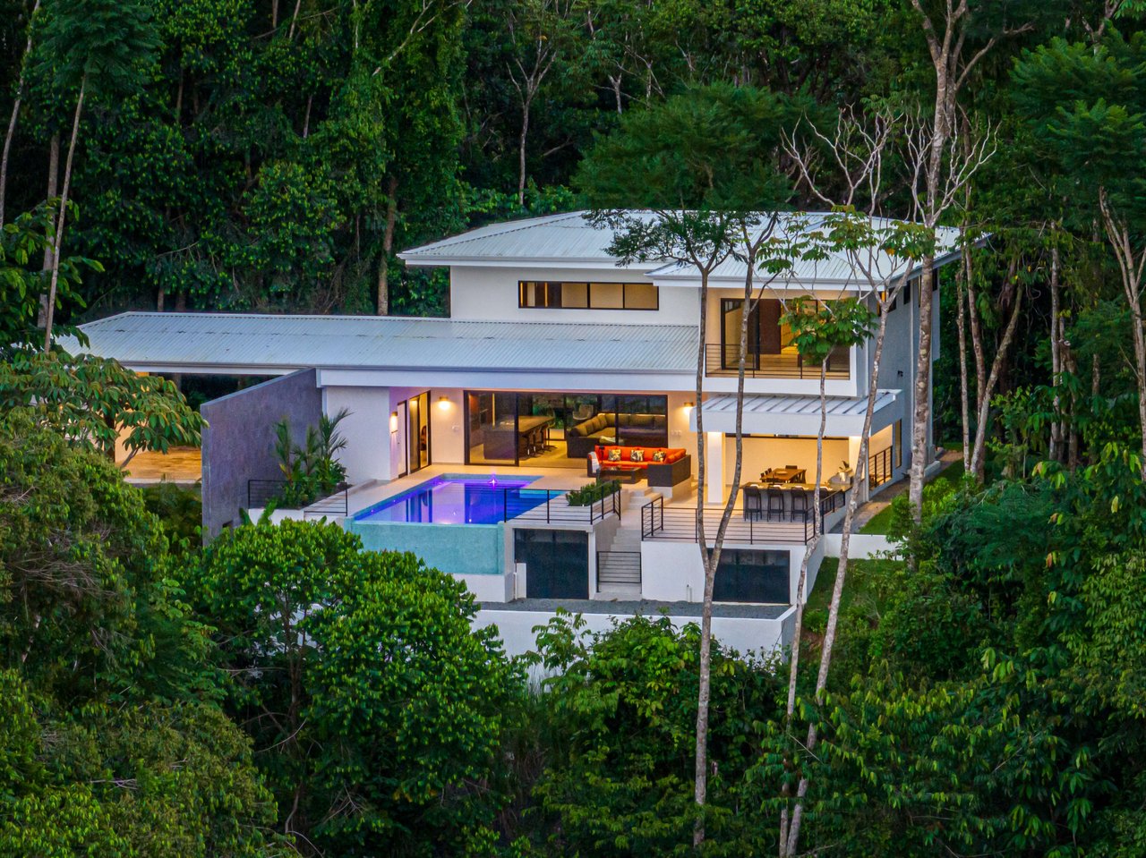 OUTSTANDING UVITA GEM, HIDDEN IN THE CANOPY WITH OCEAN AND MOUNTAIN VIEWS