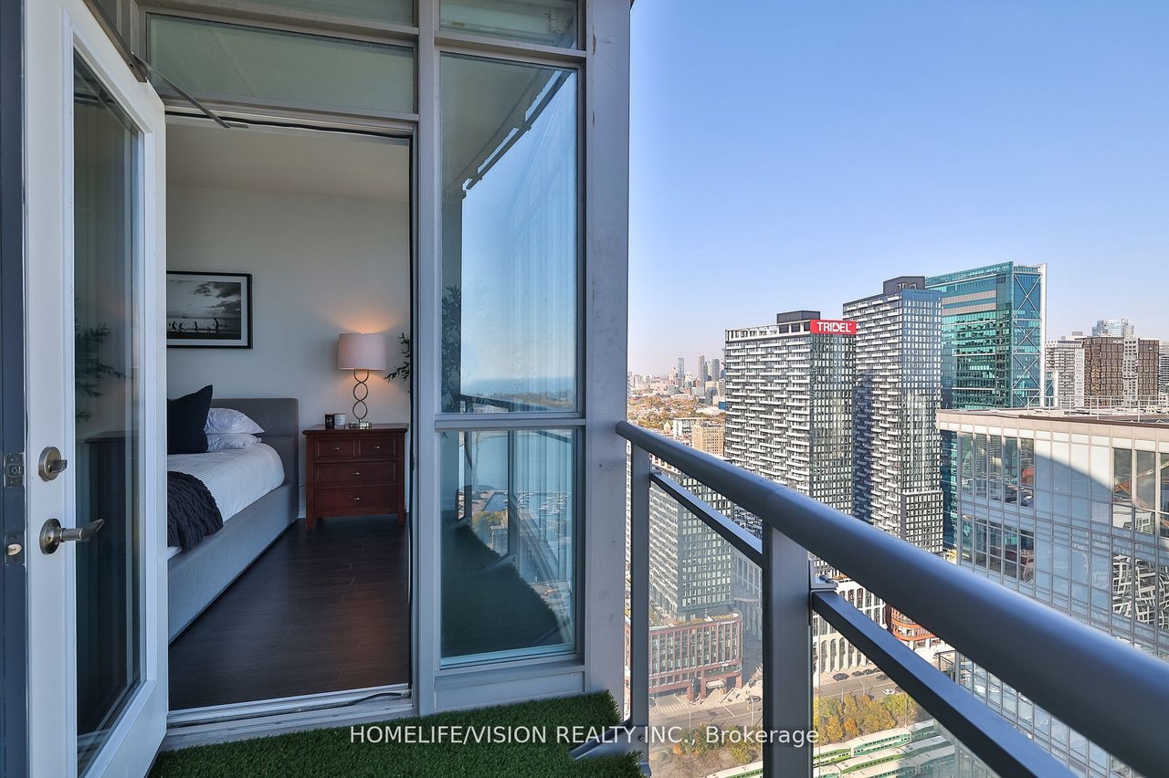 WATERFRONT LUXURY 