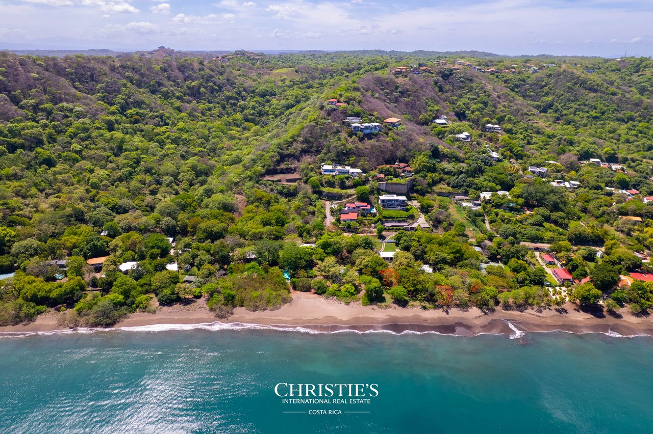 Casa Holmes: Award-Winning Glass House with Ocean Views