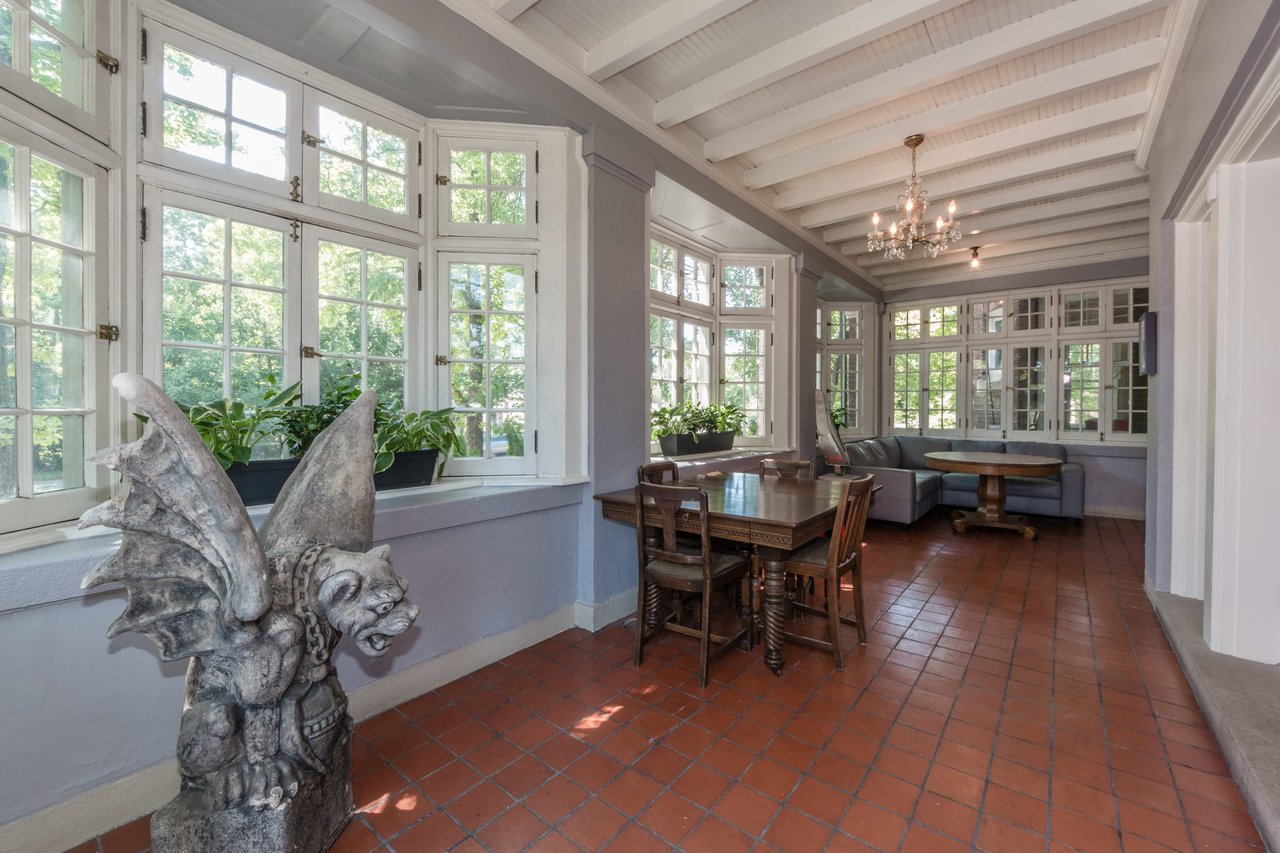 A CWE Historic Home on Cobblestone Pershing Place