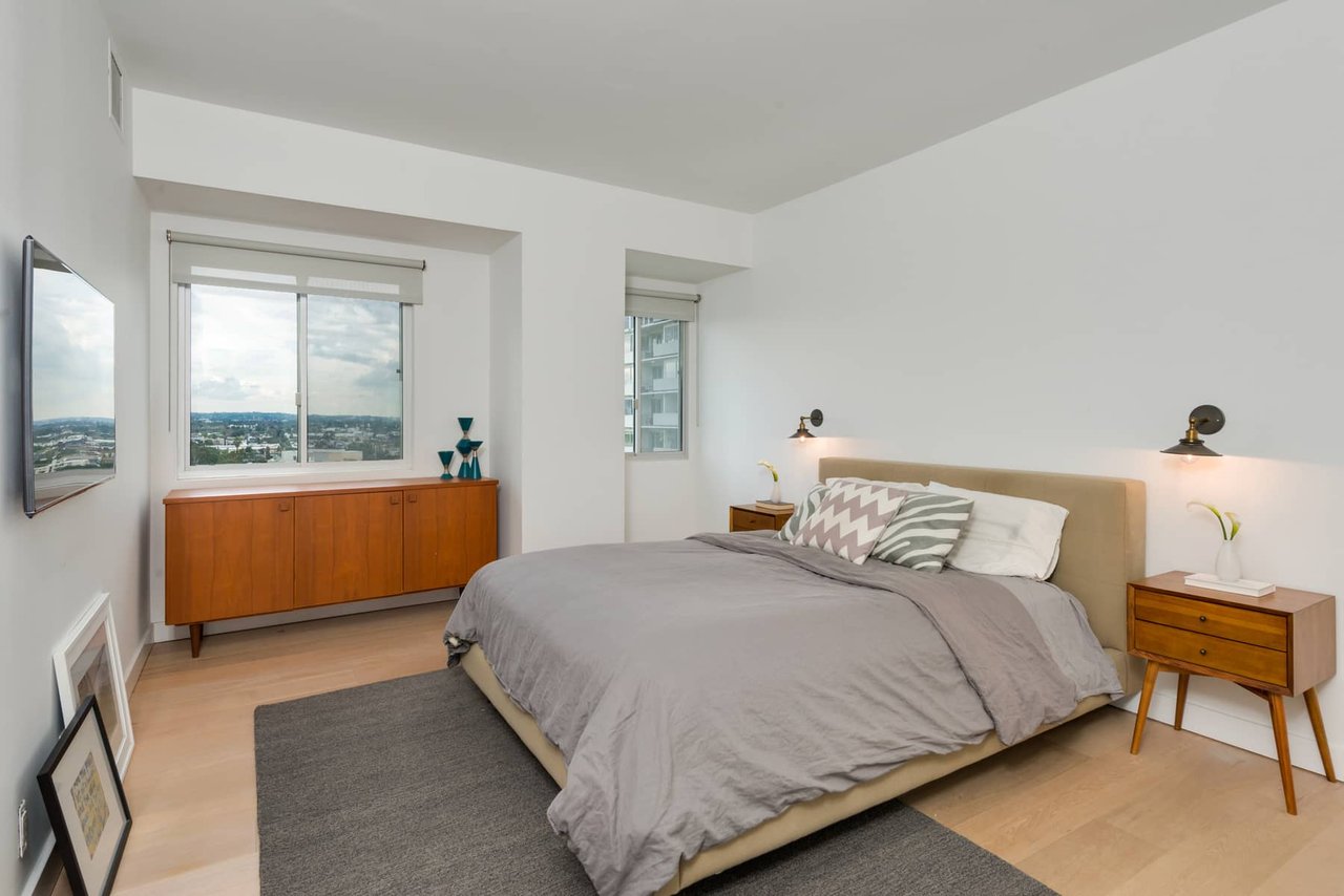 Prestigious Plaza Towers | 5-Star Amenities - Full Service Building