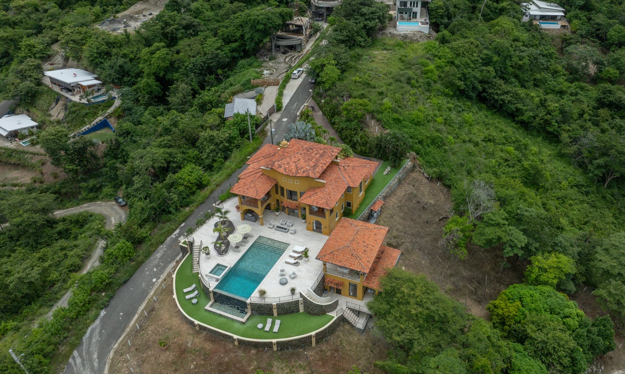 Casa Loro - Luxury Estate