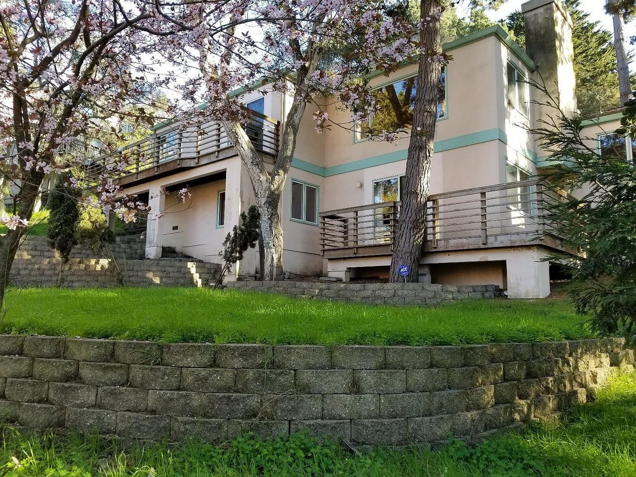 1137 Alameda St