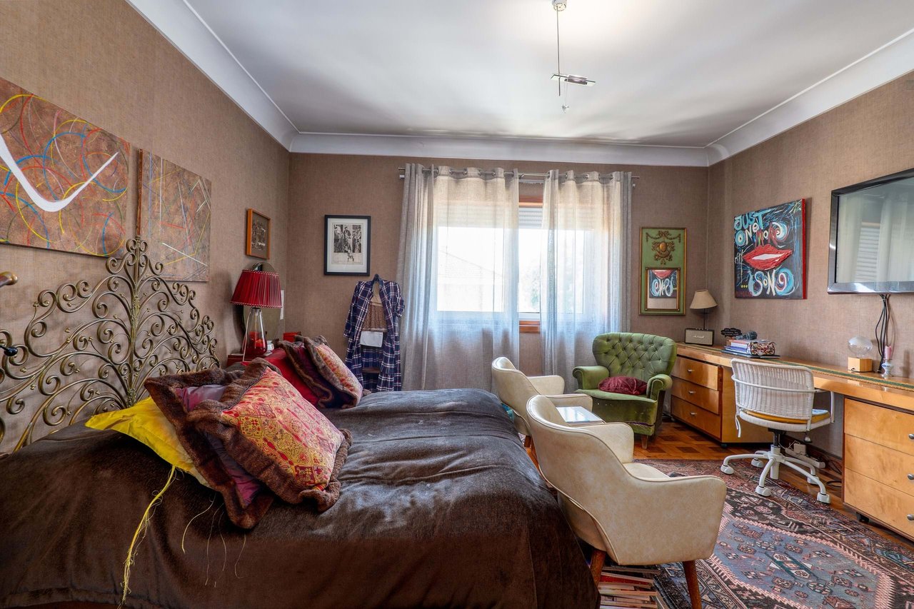 Luxury Four-Story Home in Foz do Douro, Porto with Ocean Views and Beach Proximity