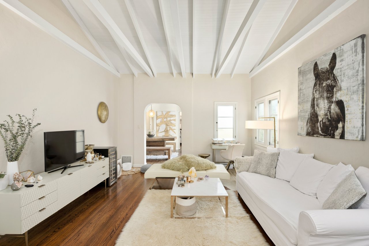 6502-6504 Commodore Sloat Drive