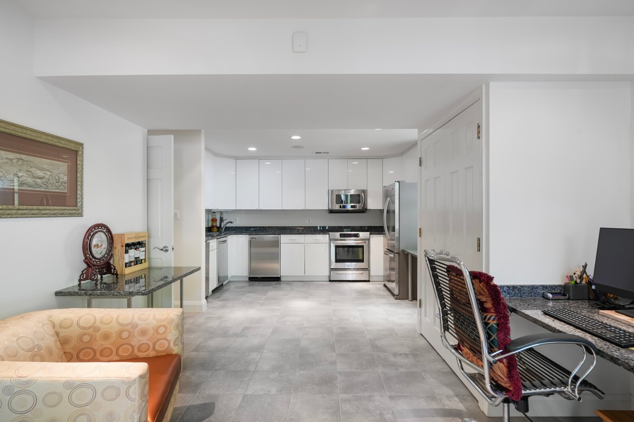 6106 Beachway Dr