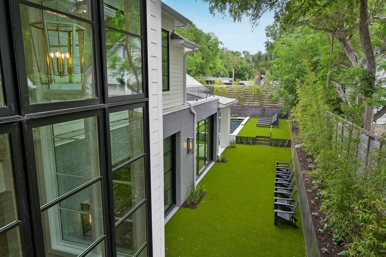 2400 Bridle Path