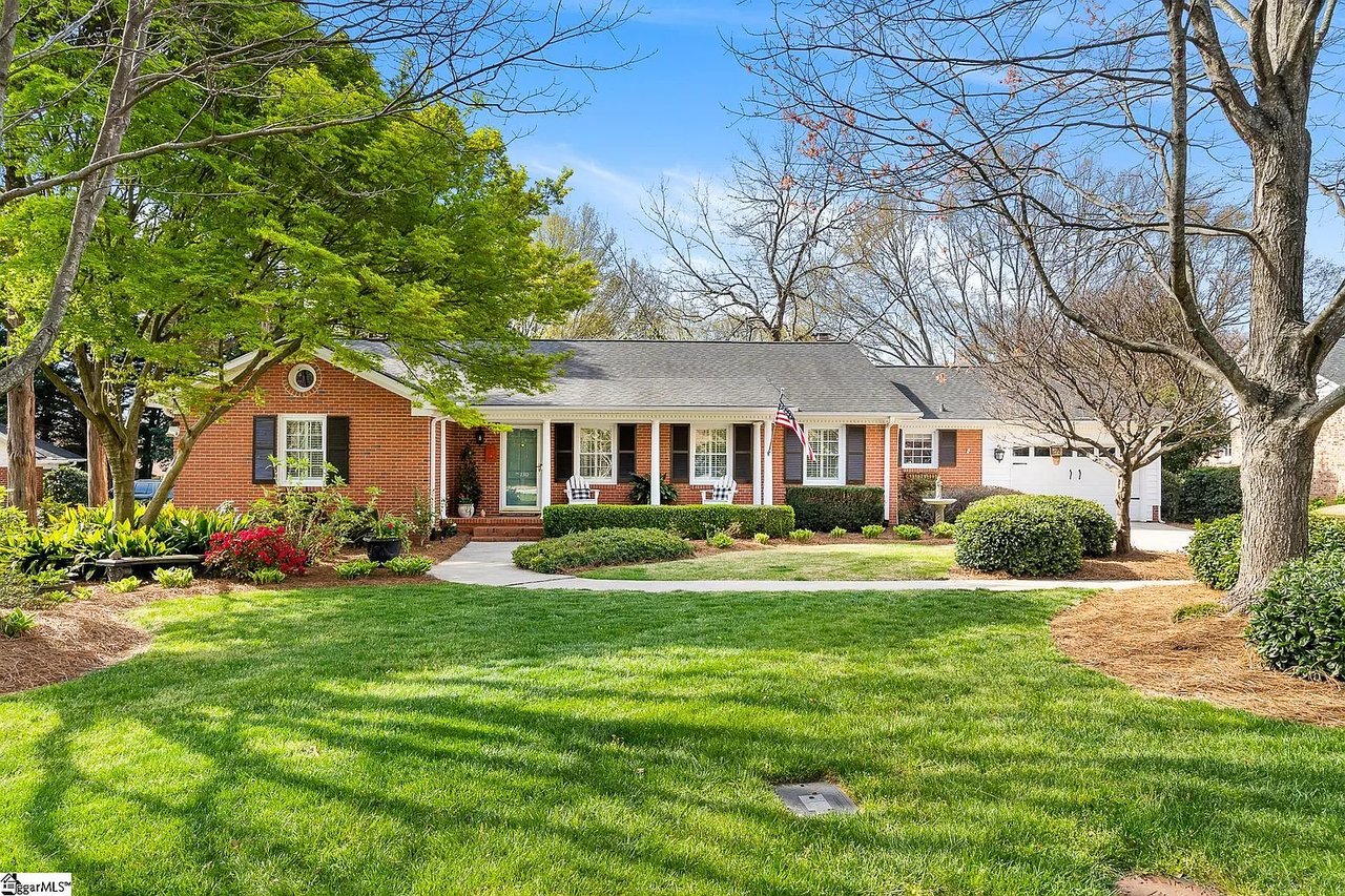 130 Rollingreen Rd