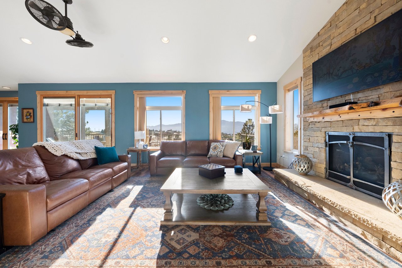 4255 Arrowhead Drive