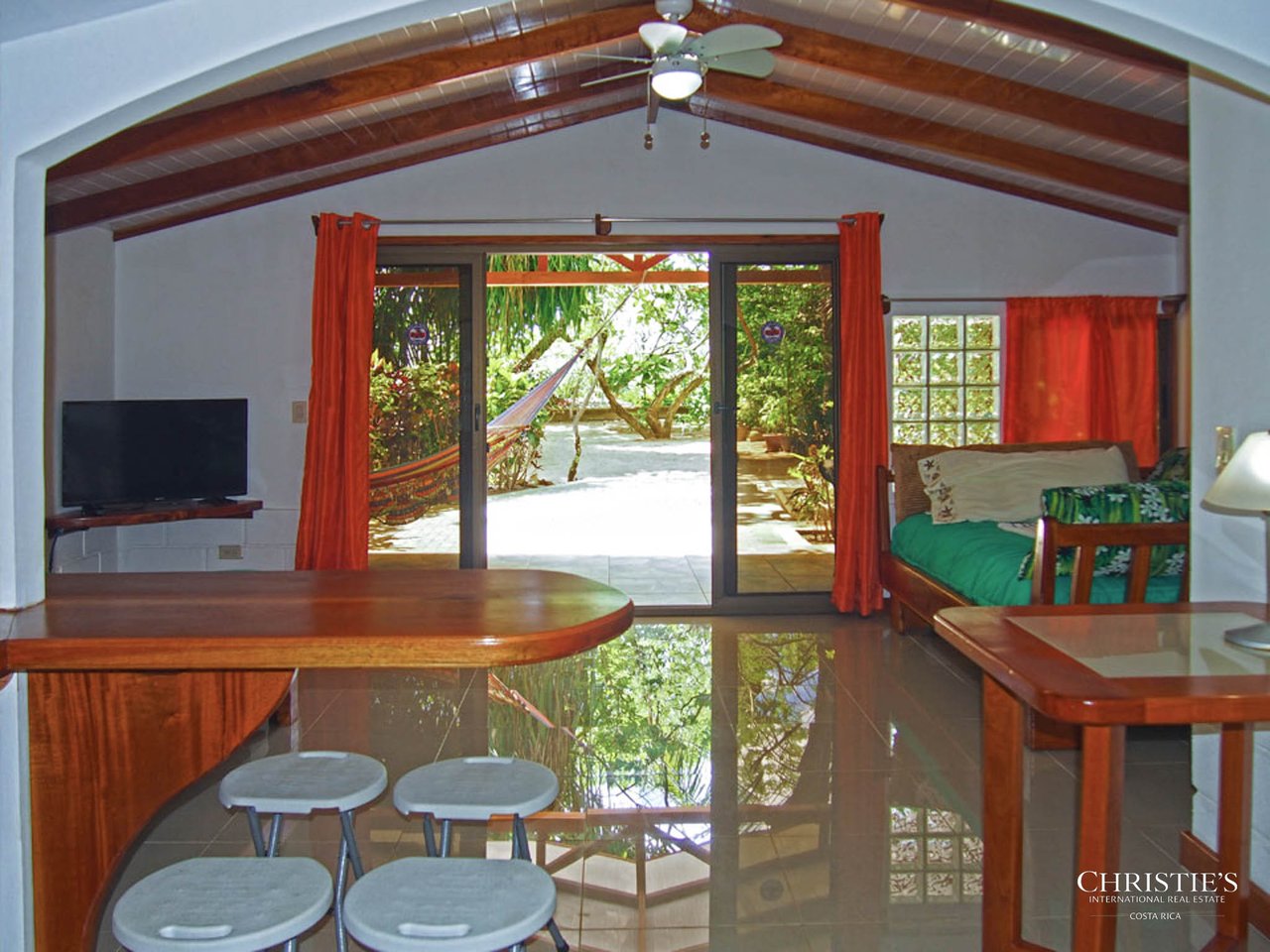 Hotel Las Tortugas - Legendary Beachfront Boutique Hotel 