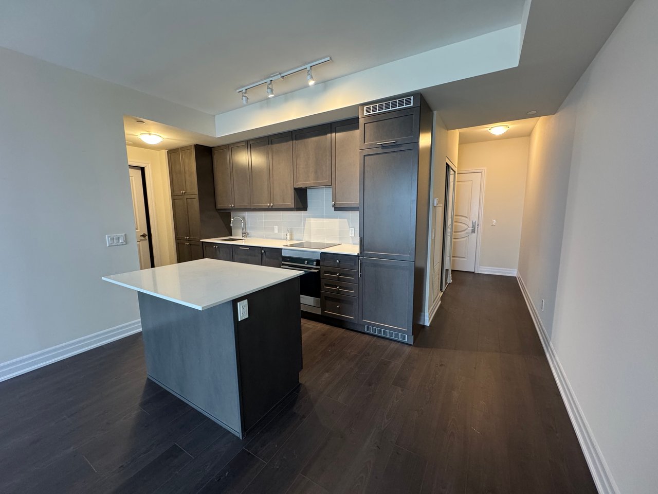 9075 Jane St Unit: 1606