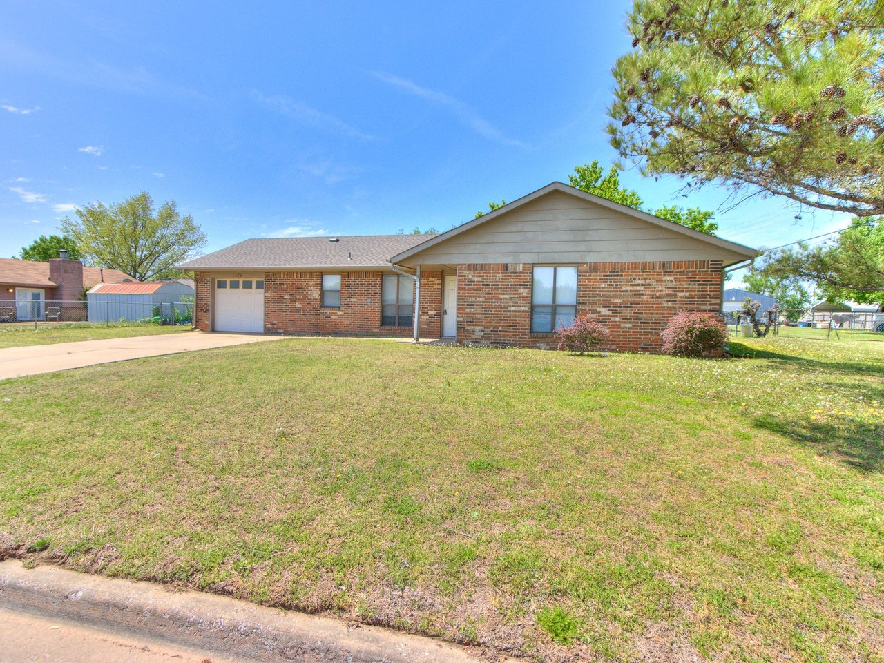 2416 Ellis Dr