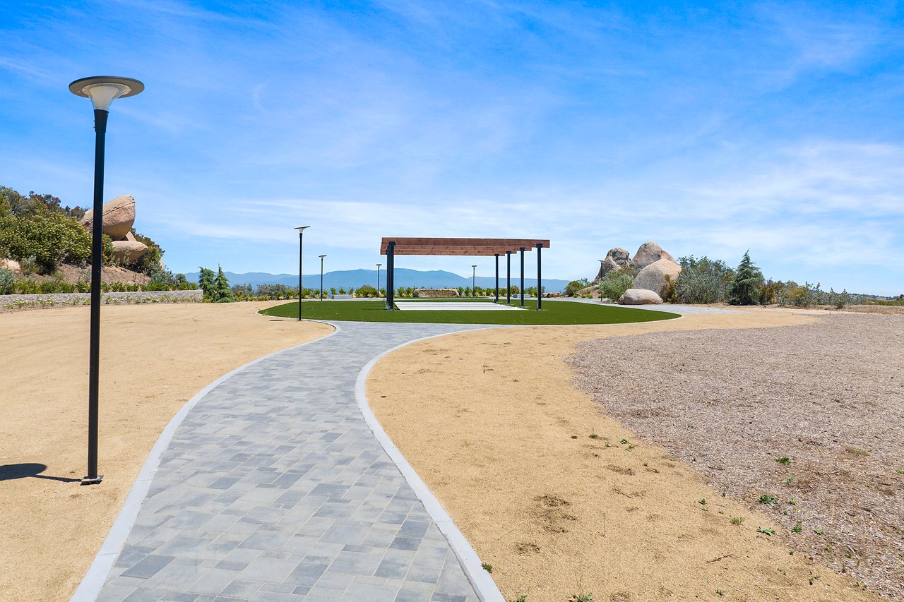 41612 Avenida de Encanto