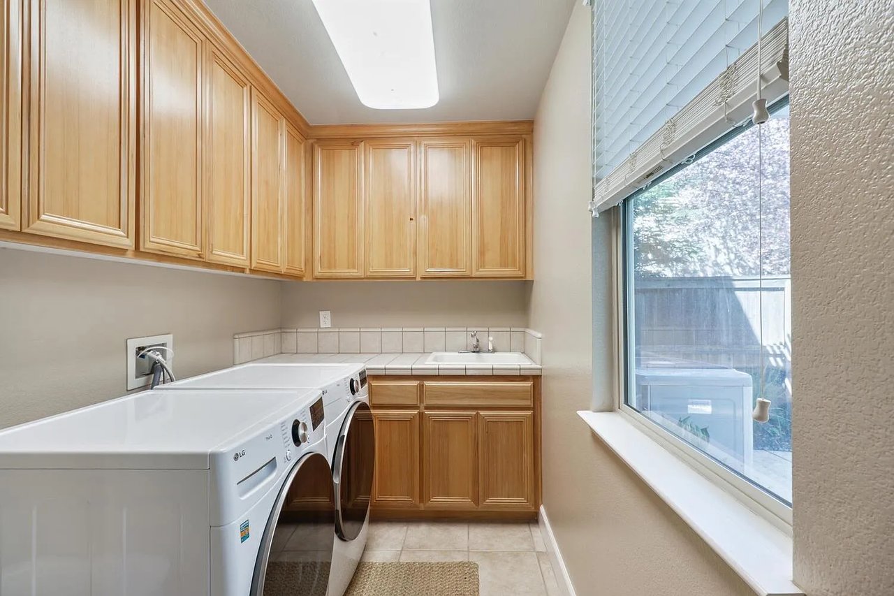 2200 Red Hawk Ct