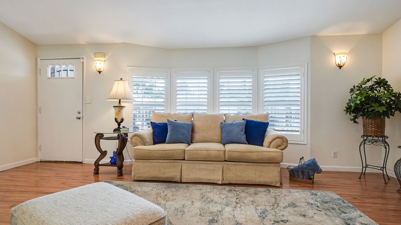 8651 Foothill Boulevard 35