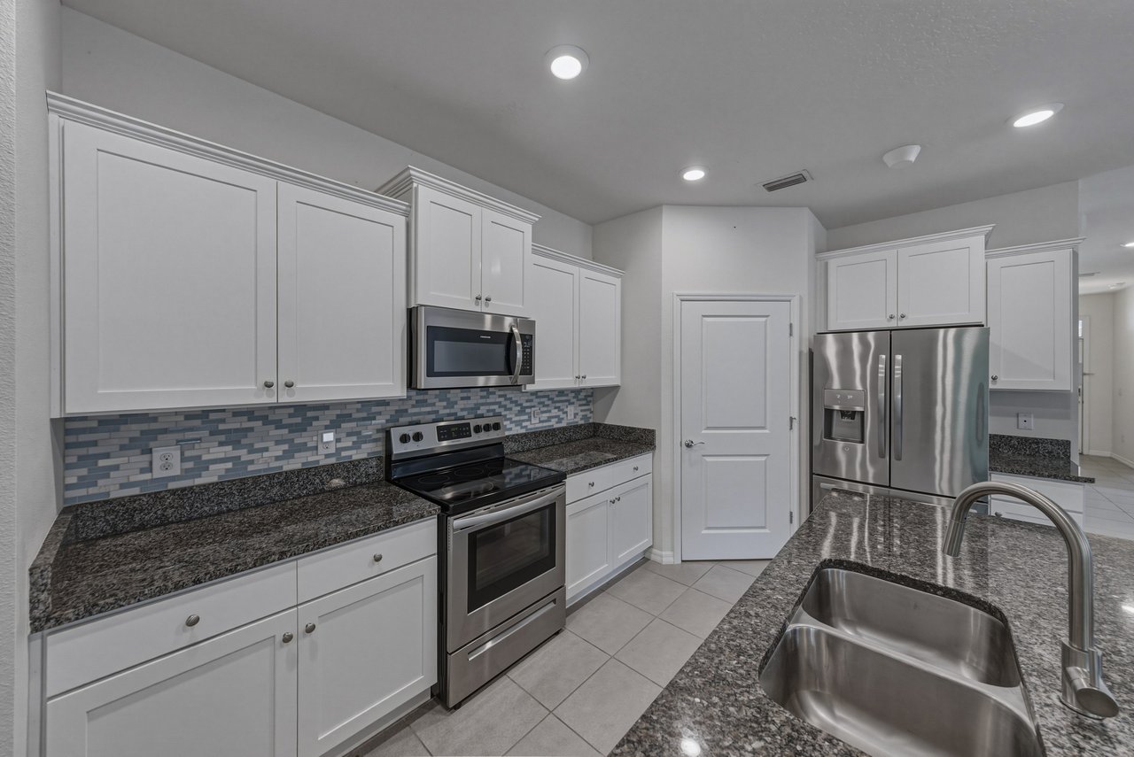 12322 EASTPOINTE DR