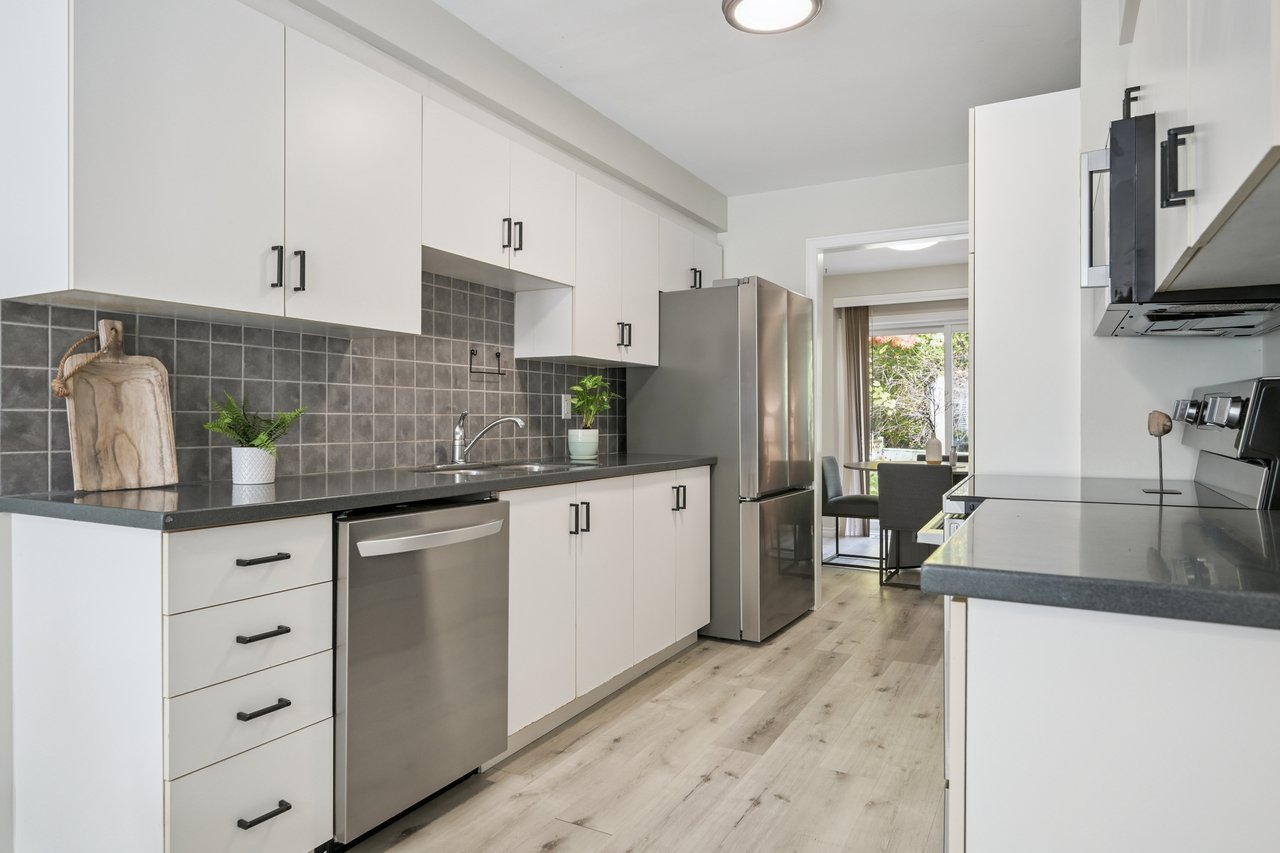 Updated Link Home on Ravine Lot