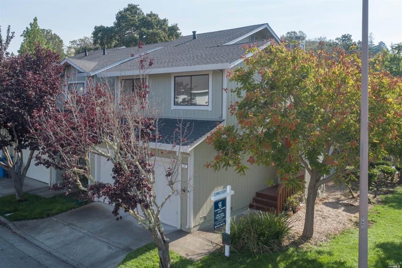17 Cedarwood Ln