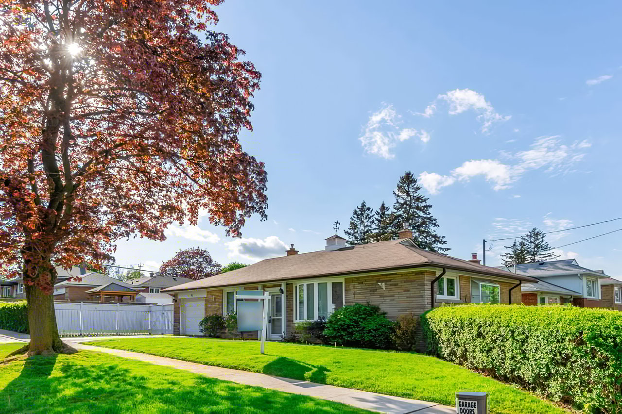 4 Rossander Crt