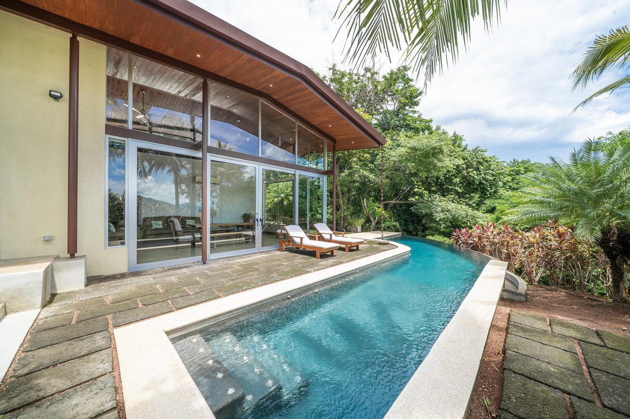 Casa Gracia | Luxury Jungle Retreat with Infinity Pool in Rancho Villareal, Tamarindo