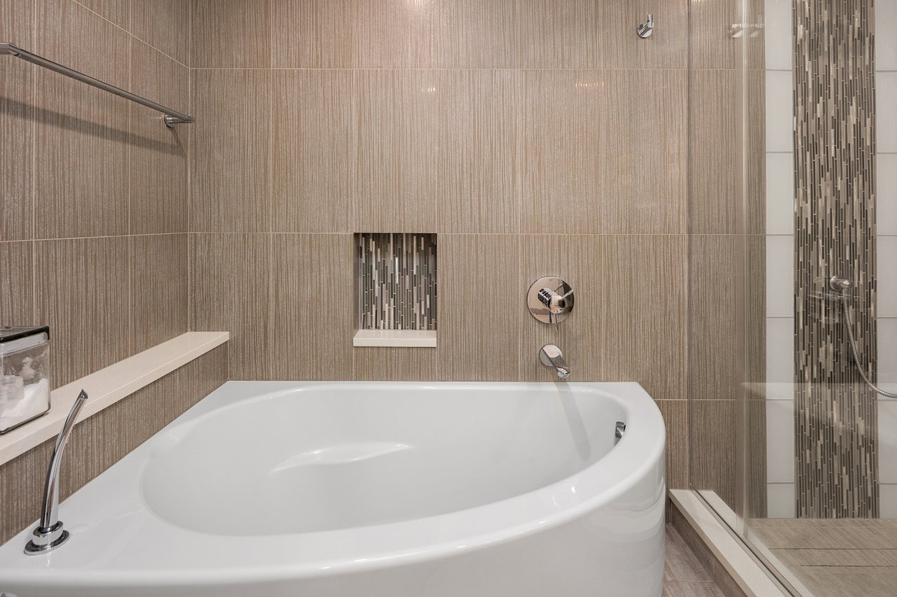 827 Lake Street S Unit: 205