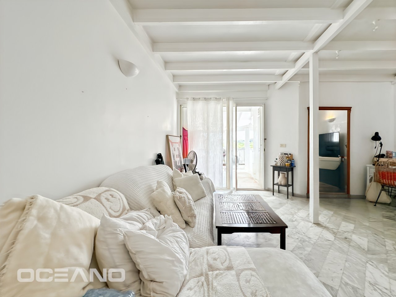 2 bedrooms with a sea view