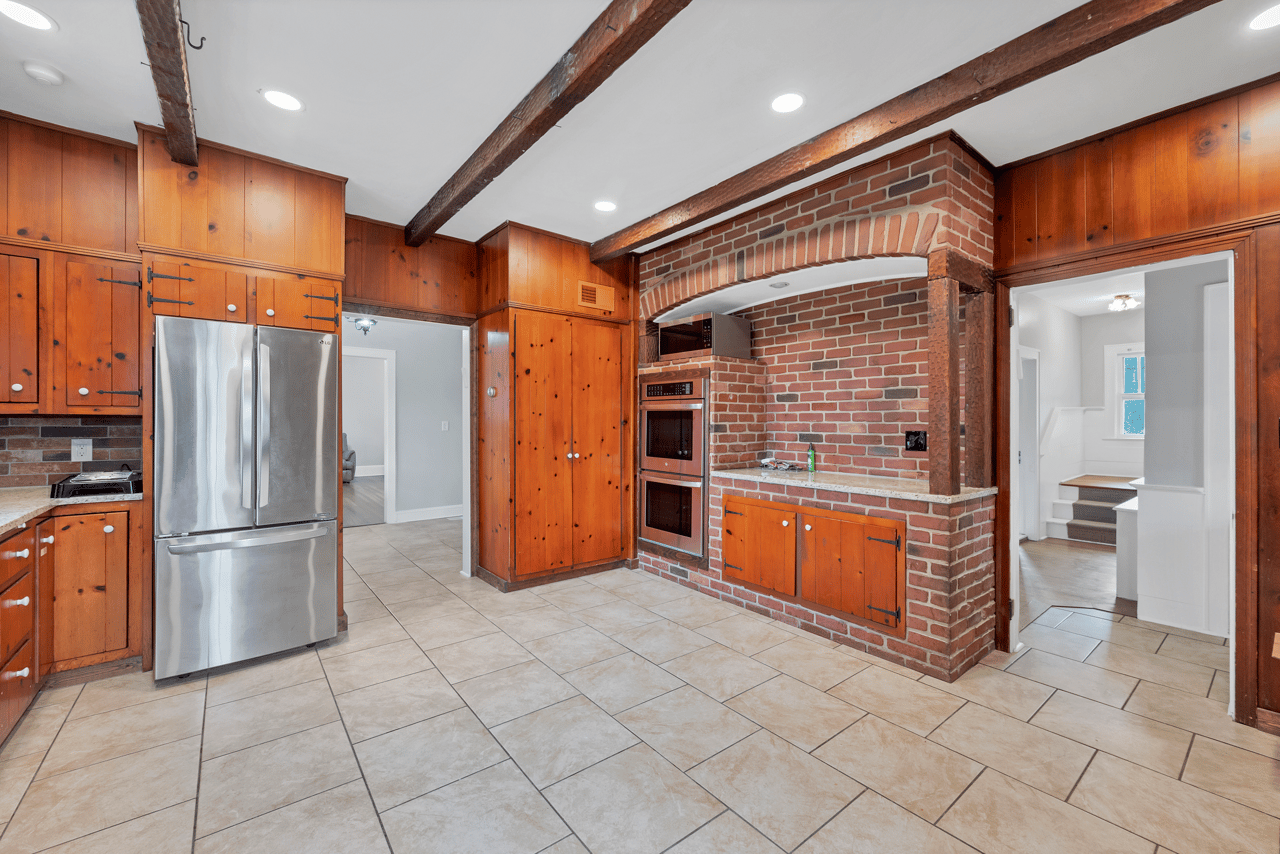 Beautiful Huge Home In Monticello