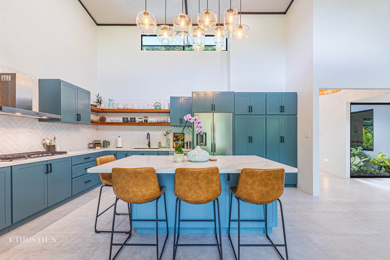 Contemporary Mountain View Villa – 10 Minutes to Playa Dominical