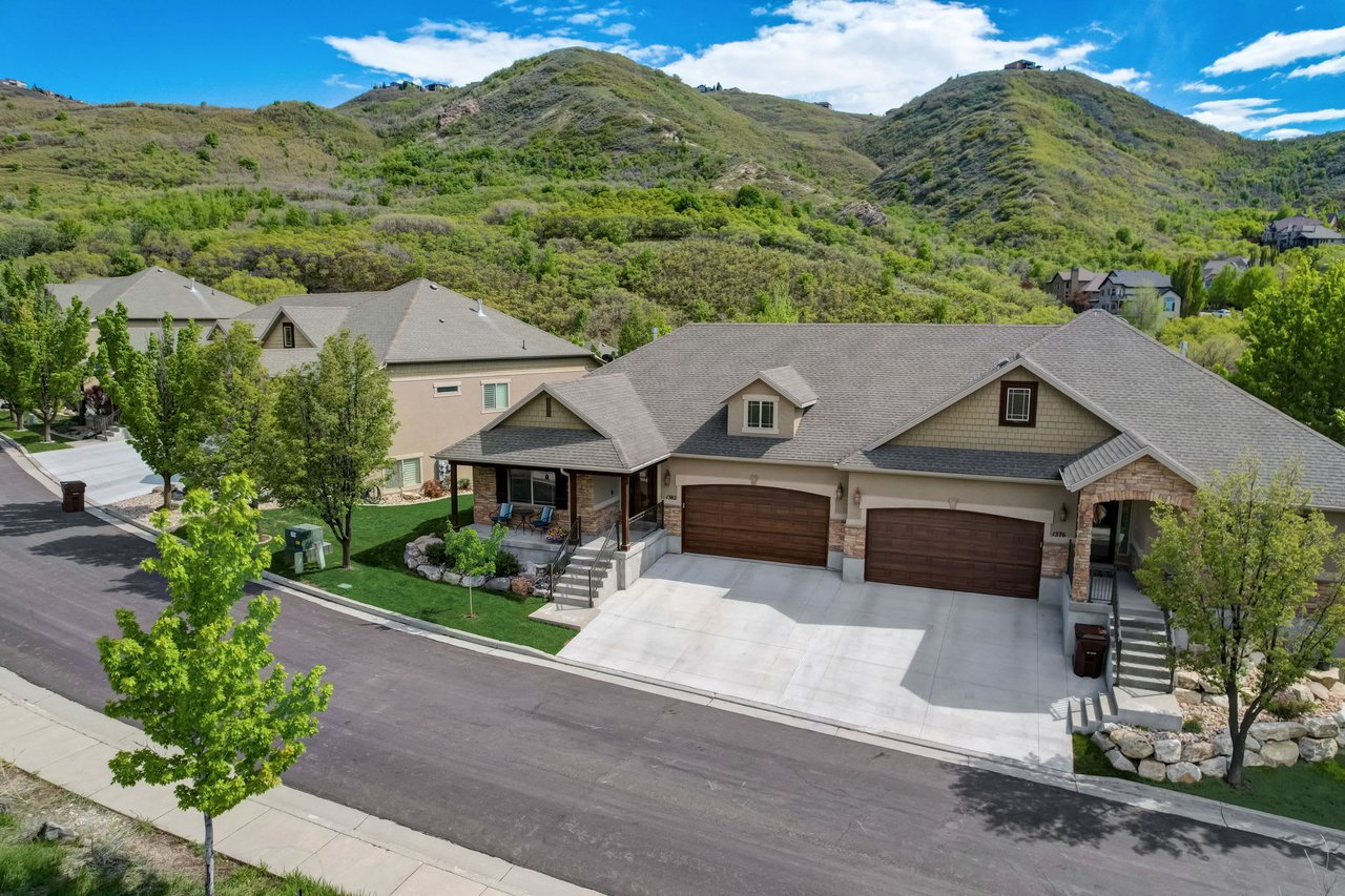 1382 E Meadow Valley Dr