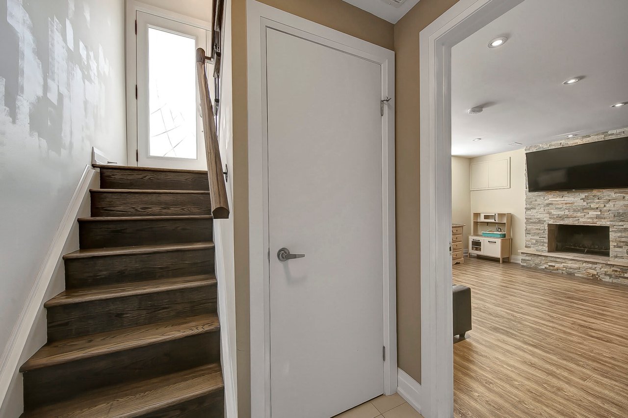 3177 The Credit Woodlands