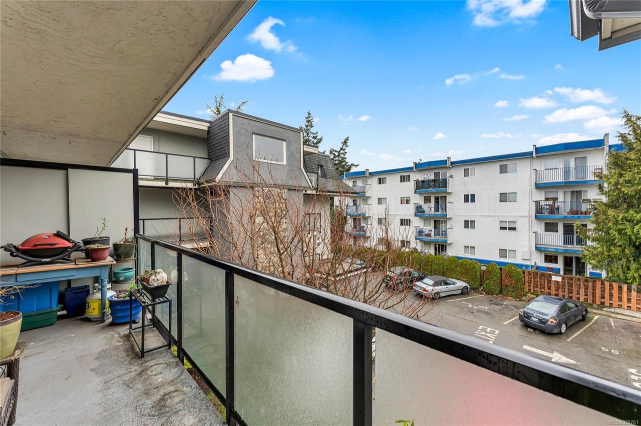 10-840 Craigflower Rd