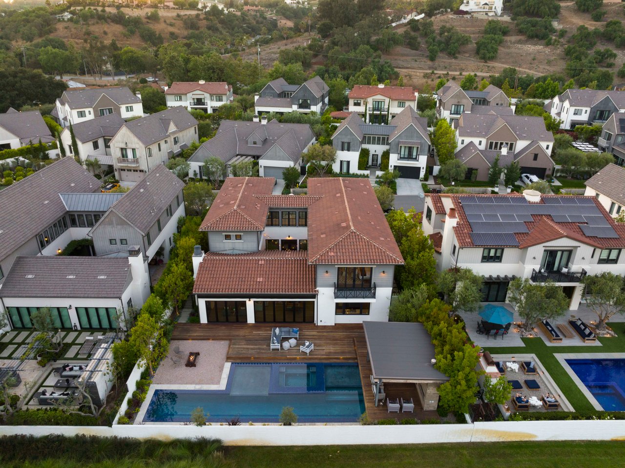 Gated Estate In The Oaks Farms